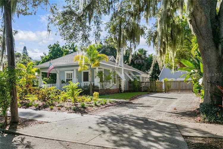 1642 Arlington St Sarasota, FL 34239 | MLS A4481033 Photo 1