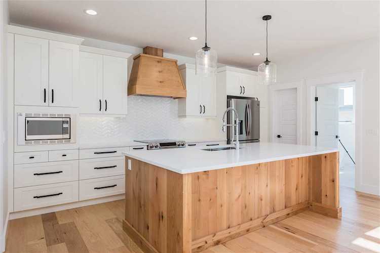 7215 May Road Edmonton, AB T6R 0V9