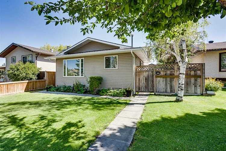 151 Templevale Place NE Calgary, AB T1Y 4V6
