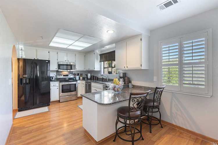 50 Acorn Circle Petaluma, CA 94952