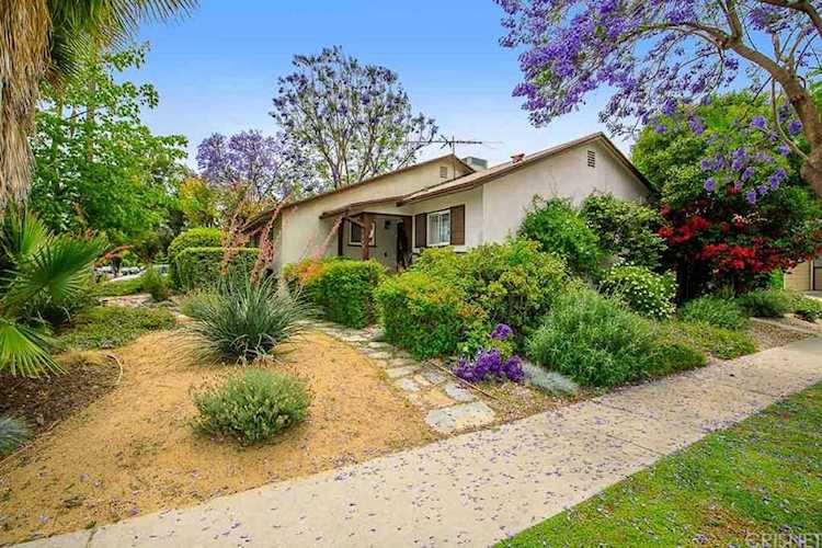 8155 Chimineas Avenue Reseda, CA 91335