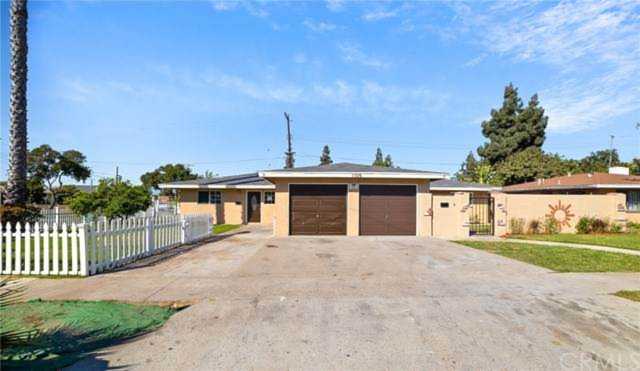 1729 W Chestnut Avenue Santa Ana, CA 92703