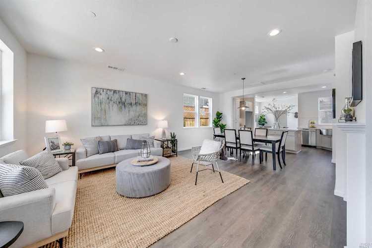 1497 W 3rd Street Santa Rosa, CA 95401
