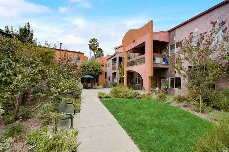 1350 Yulupa Avenue Santa Rosa, CA 95405