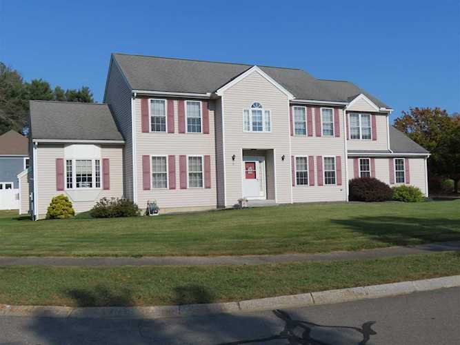 9 Wanda Ln Nashua, NH 03062