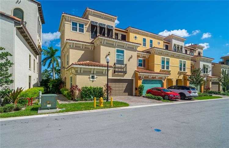 3126 NW 124th Way Sunrise, FL 33323