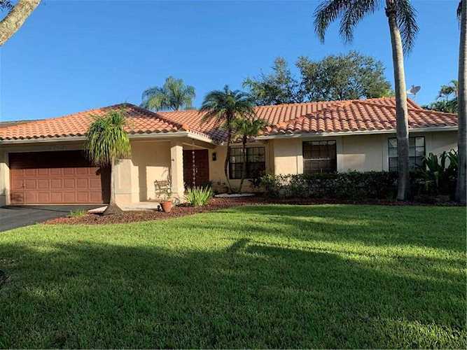 9945 NW 52nd St Coral Springs, FL 33076