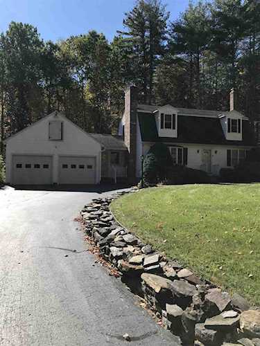 51 Whippoorwill Ln Bedford, NH 03110