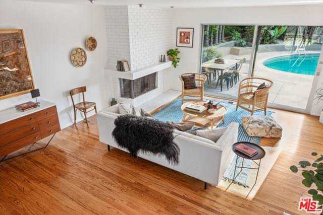 2367 Ronda Vista Drive Los Angeles, CA 90027
