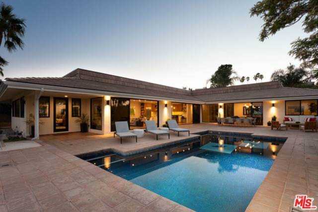 10860 Via Verona Street Los Angeles, CA 90077