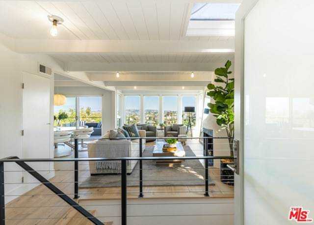2226 Ronda Vista Drive Los Angeles, CA 90027