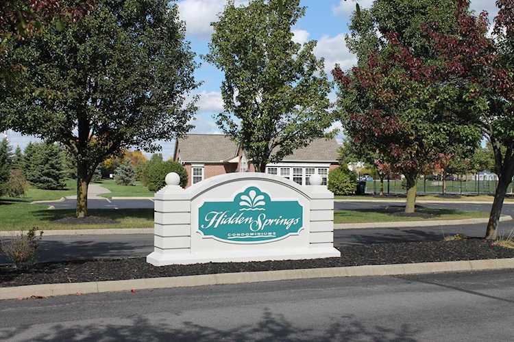 692 Spring Valley Drive Lewis Center, OH 43035