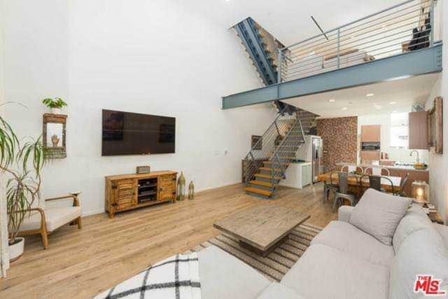 1220 N Orange Grove Avenue #2 West Hollywood, CA 90046