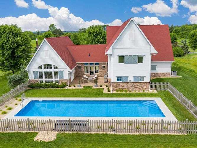 3572 Kelvin Court N Lake Elmo, MN 55042