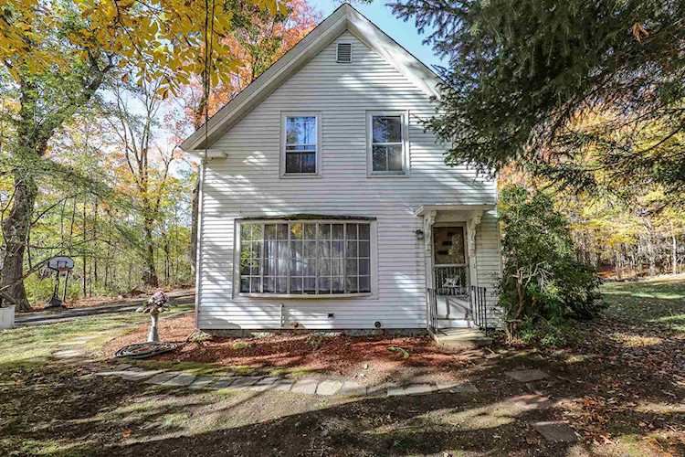 50 Longhill Rd Raymond, NH 03077