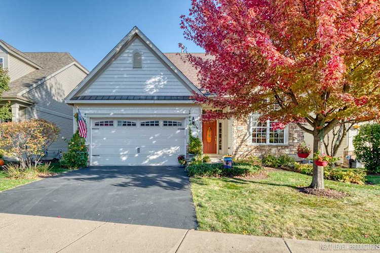 1177 Kingsley Ln Aurora, IL 60505