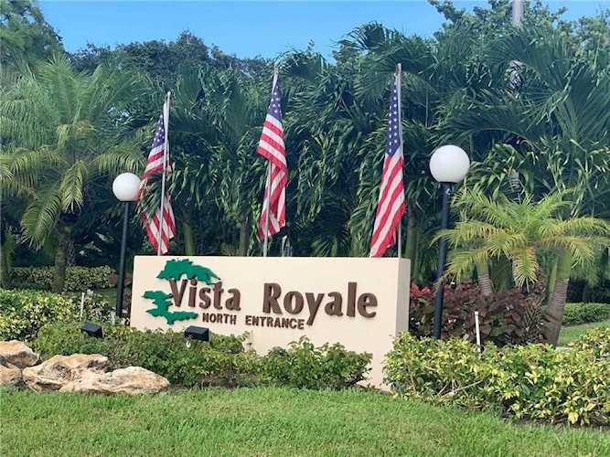 99 Spring Lake Dr Vero Beach, FL 32962