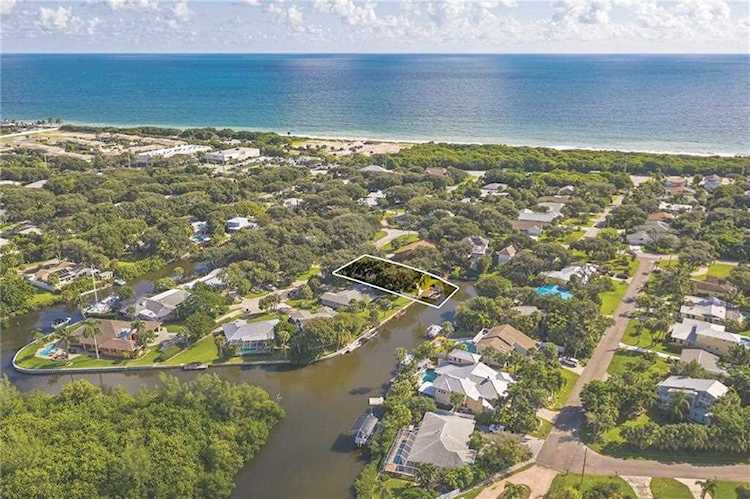 724 Tides Rd Vero Beach, FL 32963