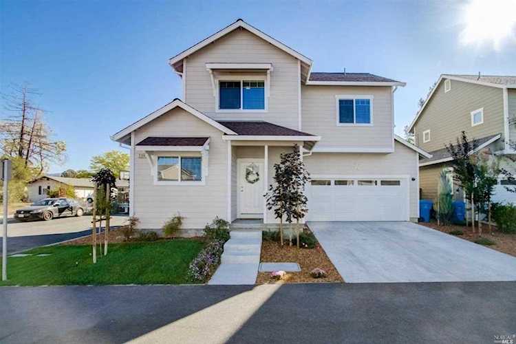 2206 Tapian Way Santa Rosa, CA 95403