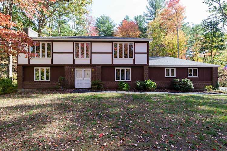 16 Dianna Rd Londonderry, NH 03053