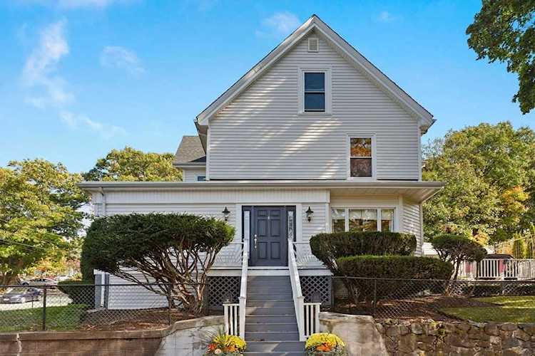 4 Grandview Ave Lynn, MA 01904