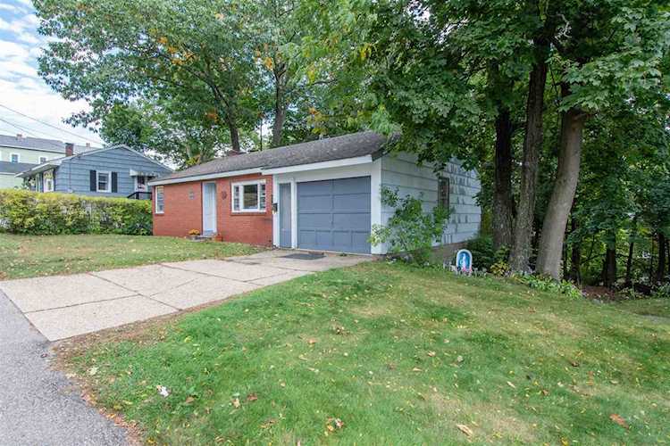 489 Lake Ave Manchester, NH 03103