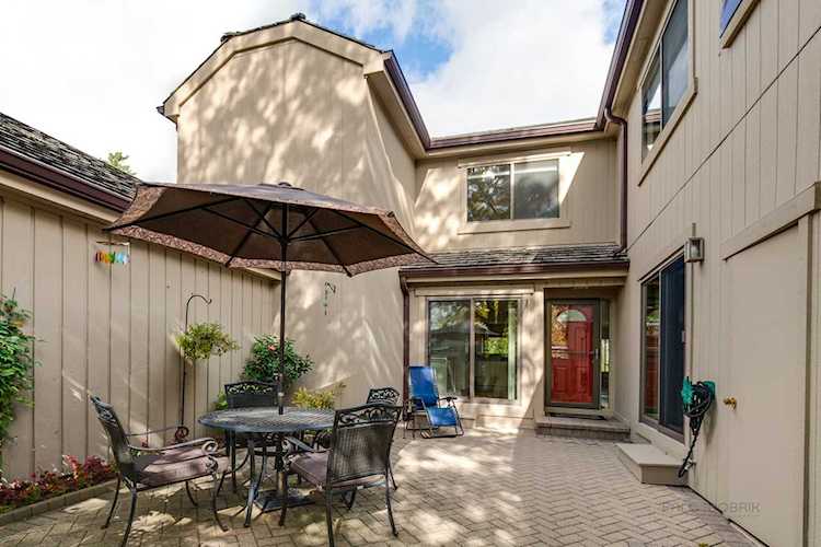 58 Foxwood Ln Lake Barrington, IL 60010