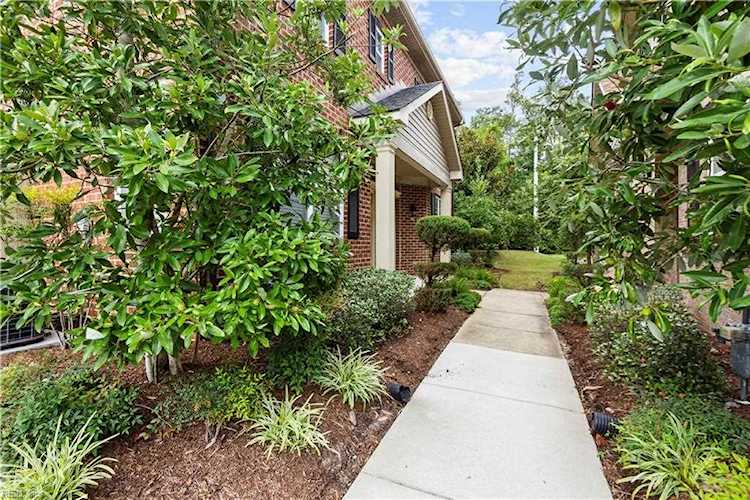 home for sale in Oakbrooke Crossing Chesapeake VA 23320 - MLS 10337104 Photo 1