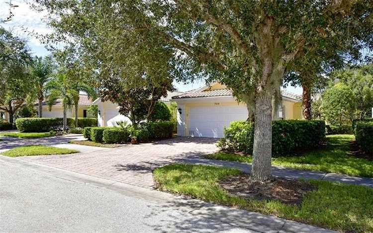 7614 Pesaro Dr Sarasota, FL 34238