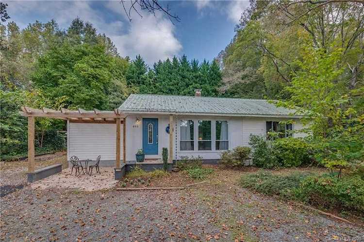 493 S Peak St Columbus, NC 28722