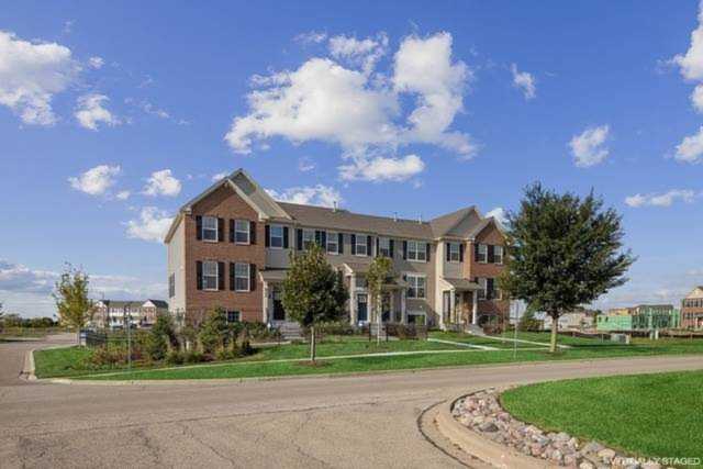 615 Brook Ct Oswego, IL 60543