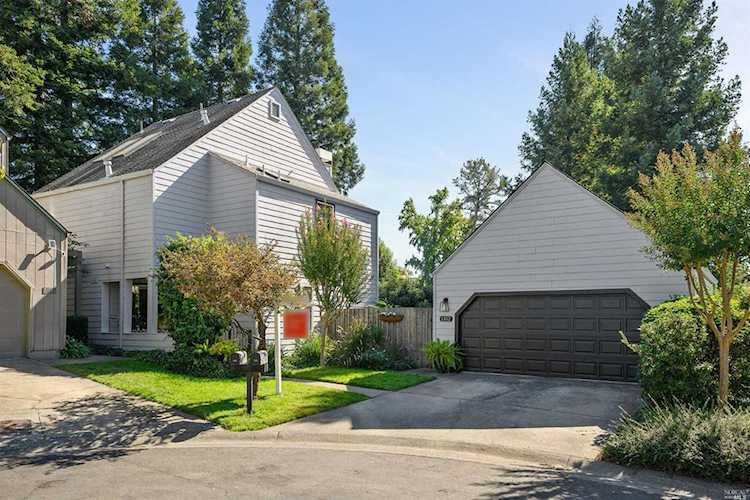 1352 Meadow Court Healdsburg, CA 95448
