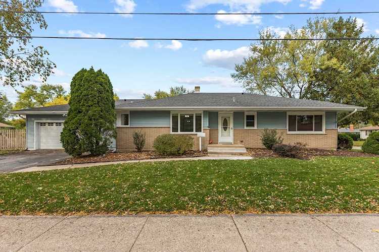 334 Eastgate Dr Algonquin, IL 60102