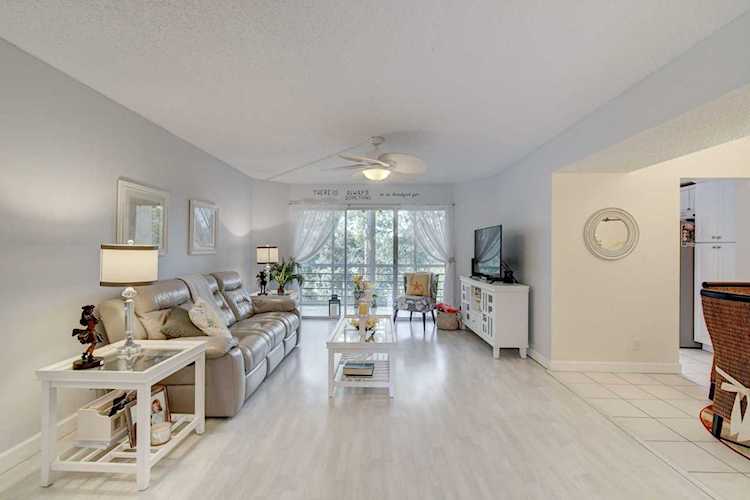 3810 Via Poinciana #402 Lake Worth, FL 33467