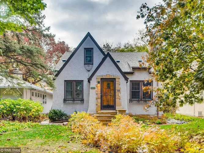 1053 Thomas Avenue S Minneapolis, MN 55405
