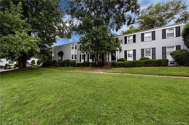 216 Wakefield Dr Charlotte, NC 28209