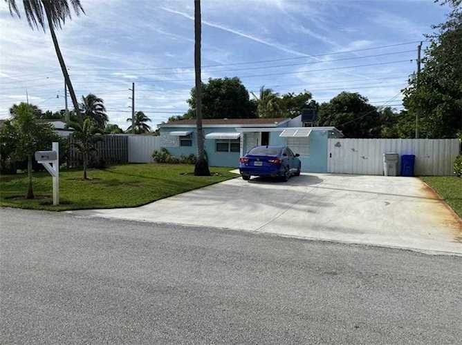 2933 NE 12th Ter Pompano Beach, FL 33064