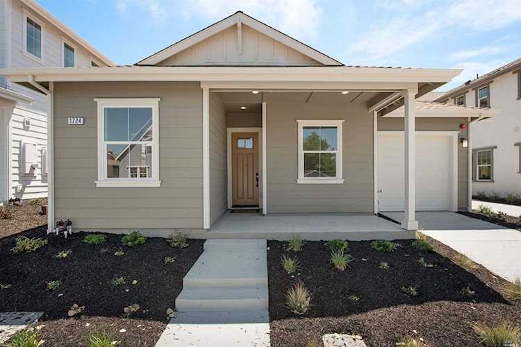 1724 Linden Lane Santa Rosa, CA 95404