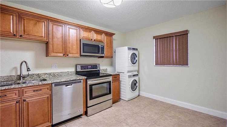 2850 Forest Hills Blvd #213 Coral Springs, FL 33065