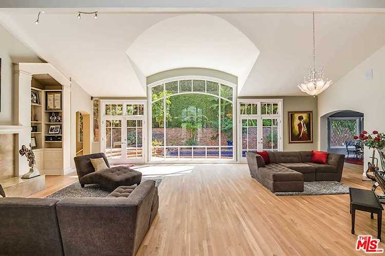 3621 Shady Oak Road Studio City, CA 91604