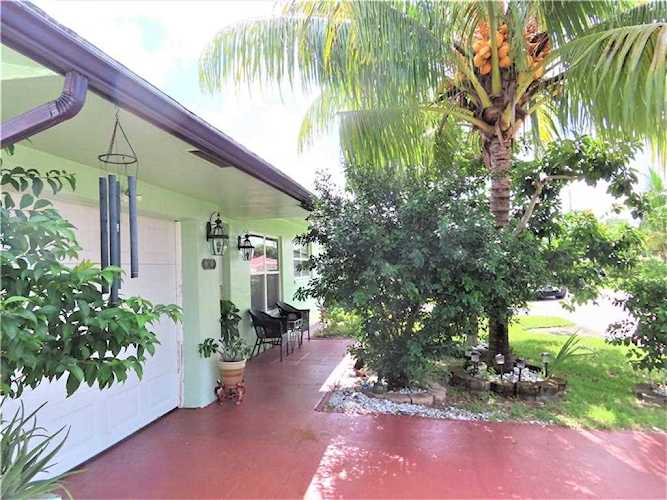 5716 NW 66th Ave Tamarac, FL 33321