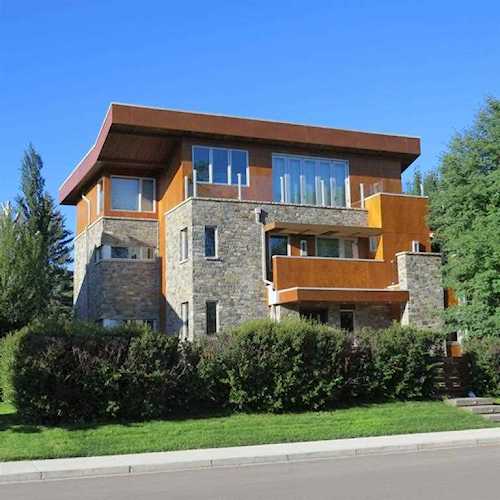 507 Riverdale Ave SW Calgary, AB T2S 0X9