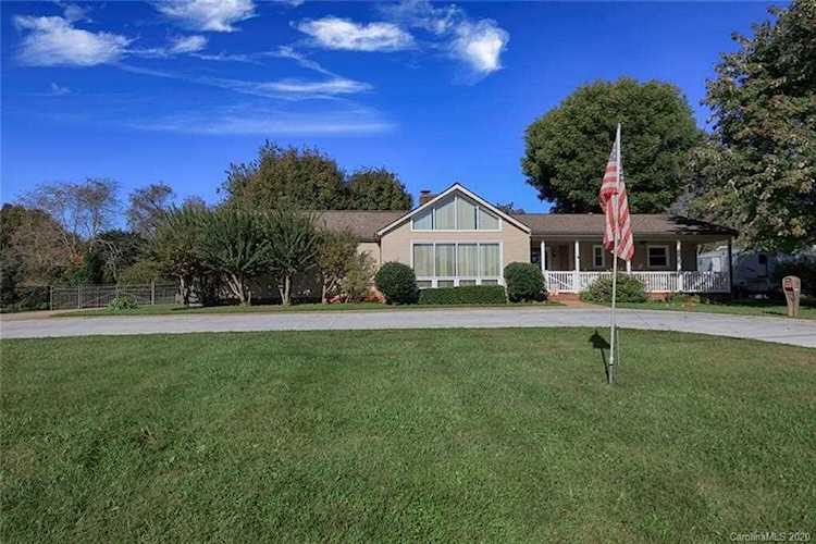 208 S Greenbriar Rd Statesville, NC 28625