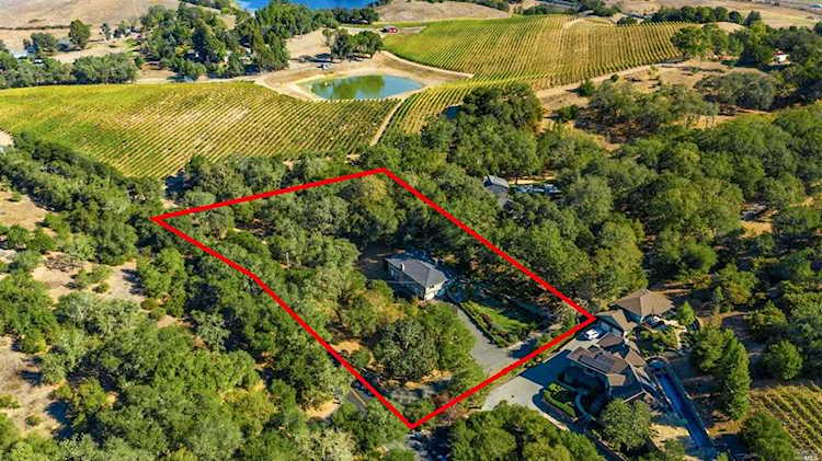 695 Chiquita Road Healdsburg, CA 95448