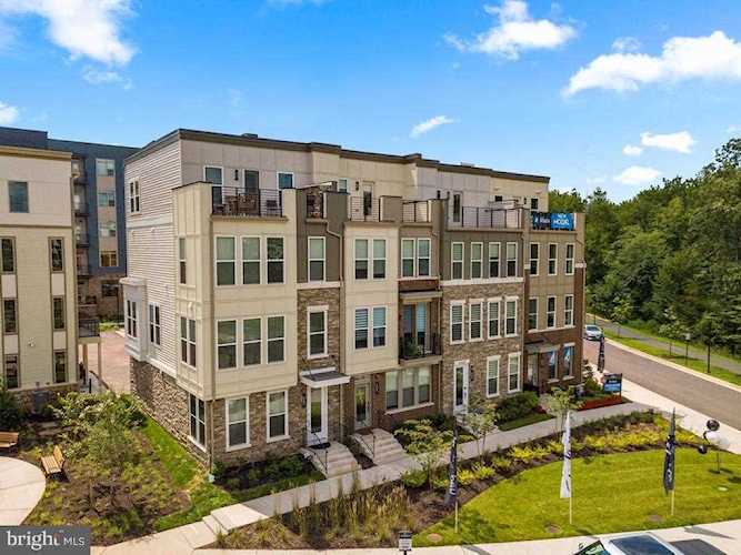 4961 Lakeside Crossing Chantilly, VA 20151