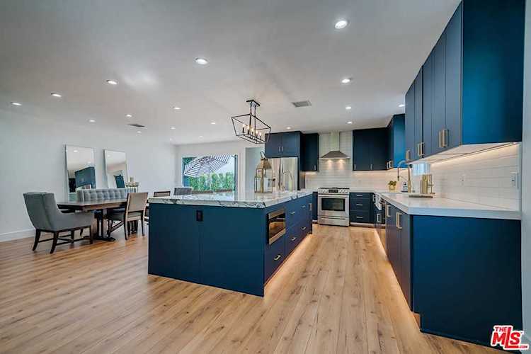 5811 Cantaloupe Avenue Valley Glen, CA 91401