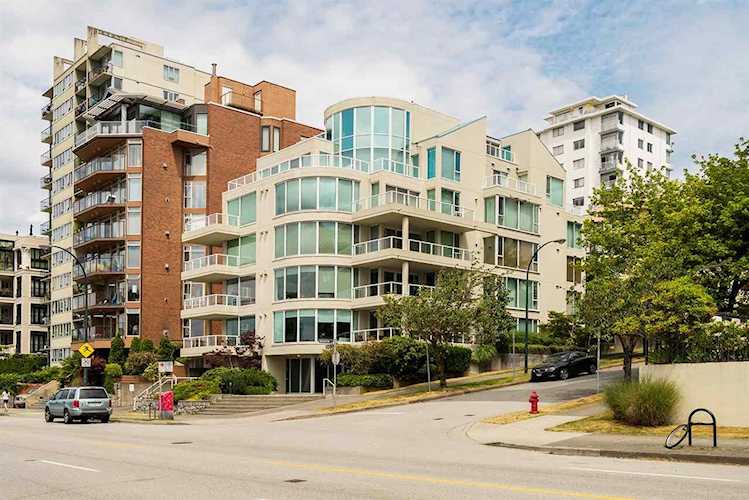 1403 Beach Avenue #PH Vancouver, BC V6G 1Y3