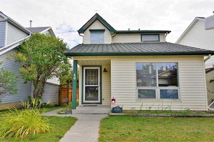 40 Woodglen Grove SW Calgary, AB T2J 3A1
