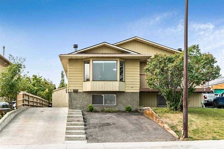 5 Fonda Dr SE Calgary, AB T2A 6E4