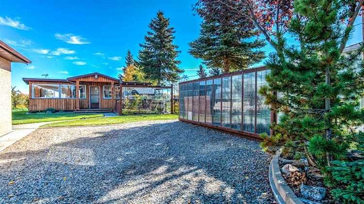 578 West Chestermere Dr Chestermere, AB T1X 1B4
